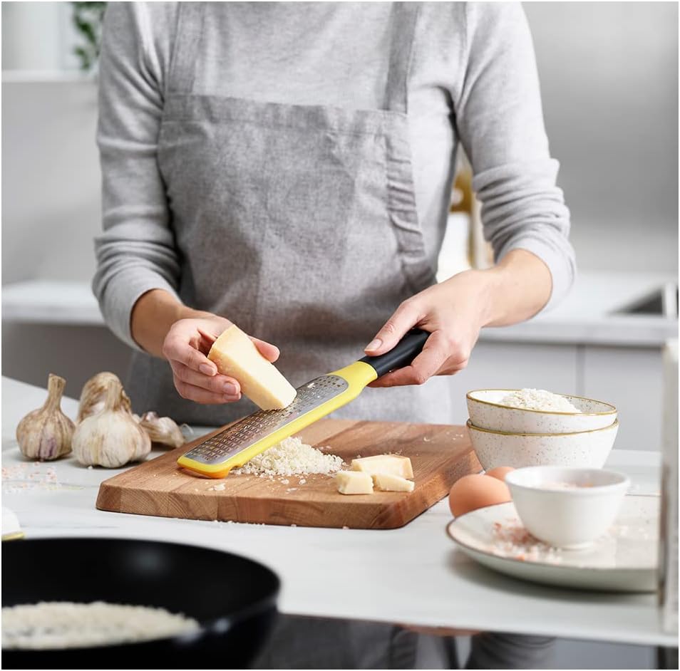Joseph Joseph Coarse Grater – Easy-Grip Handle with Sharp Stainless Steel Blades & Non-Slip Tip